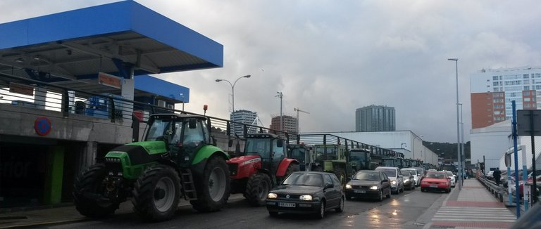 Movilización de los ganaderos en Carrefour / Elena López