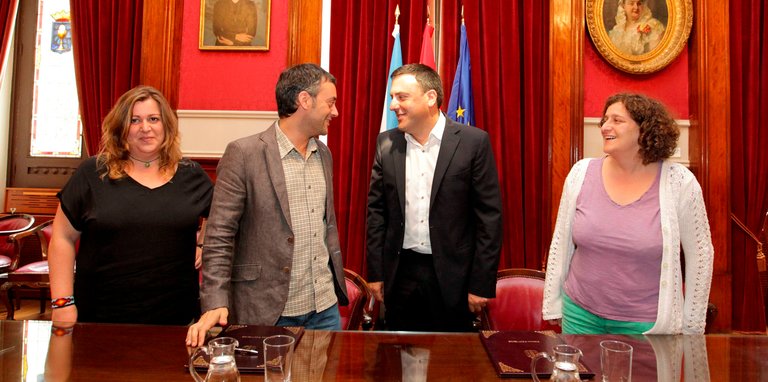 Xulio Ferreiro recibe al presidente de la Diputación