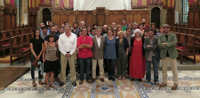 Alcaldes de candidaturas de unidad popular reunidos en Barcelona