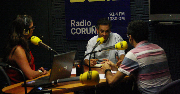 Xulio Ferreiro junto a Mayte González y Marcos Sanluis