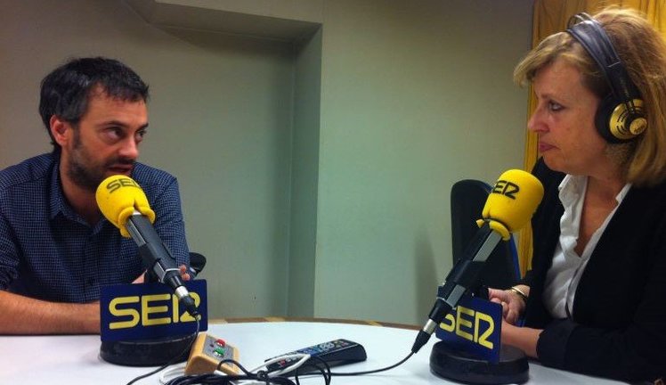 Xulio Ferreiro con Aida Pena en los estudios de Radio Galicia